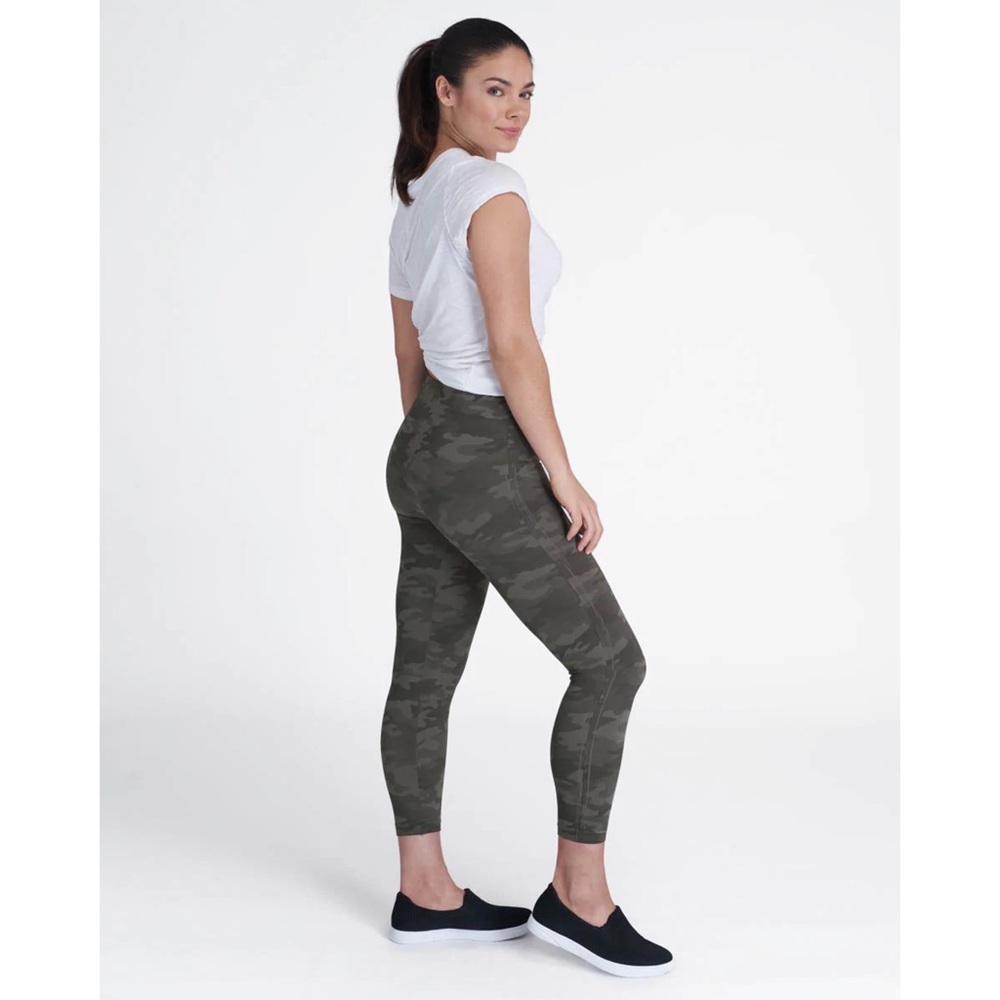 SPANX Look at‎ Me Now Seamless Cropped Leggings - Picture 2 of 10